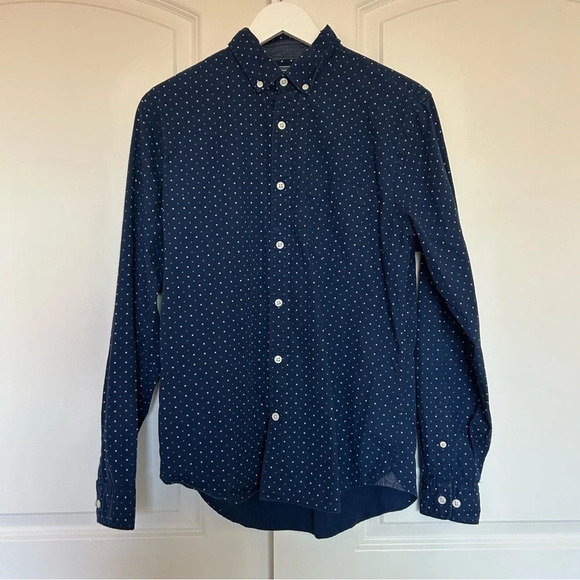 Express Men’s Blue Patterned Button Up - Medium. - Picture 3 of 10